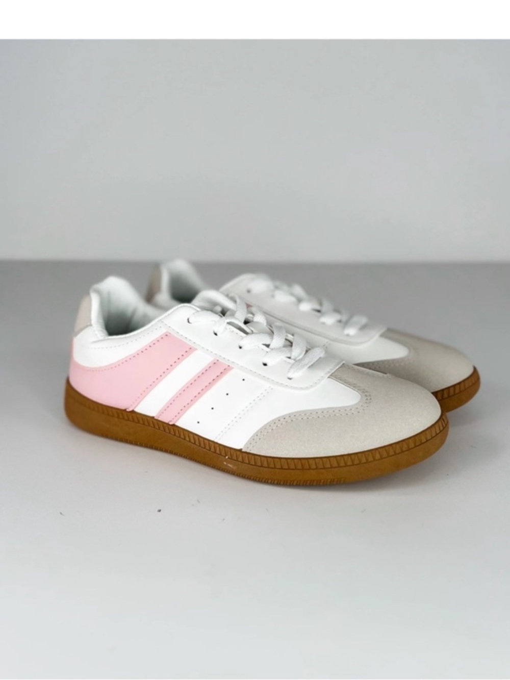 NWT Women's White and Pink Retro-Style Lace-Up Sneakers
